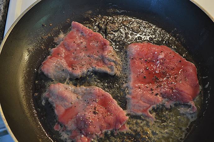 Rump steak med hasselbackkartofler, bordelaise sauce og brøndkarse